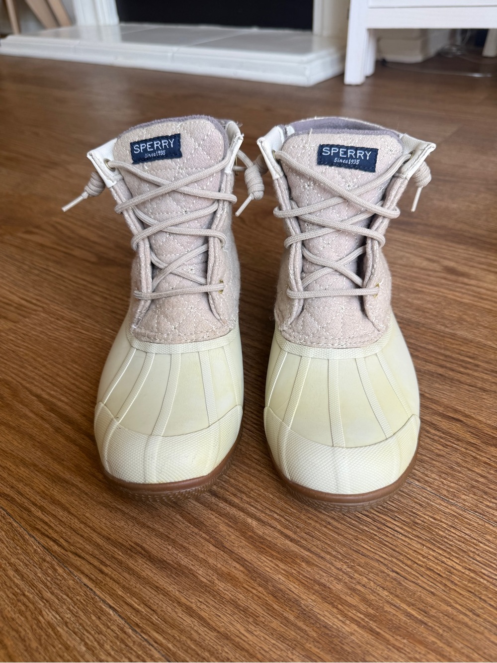 Sperry Saltwater Quilted Duck Boots in Beige and Cream Size 6.5